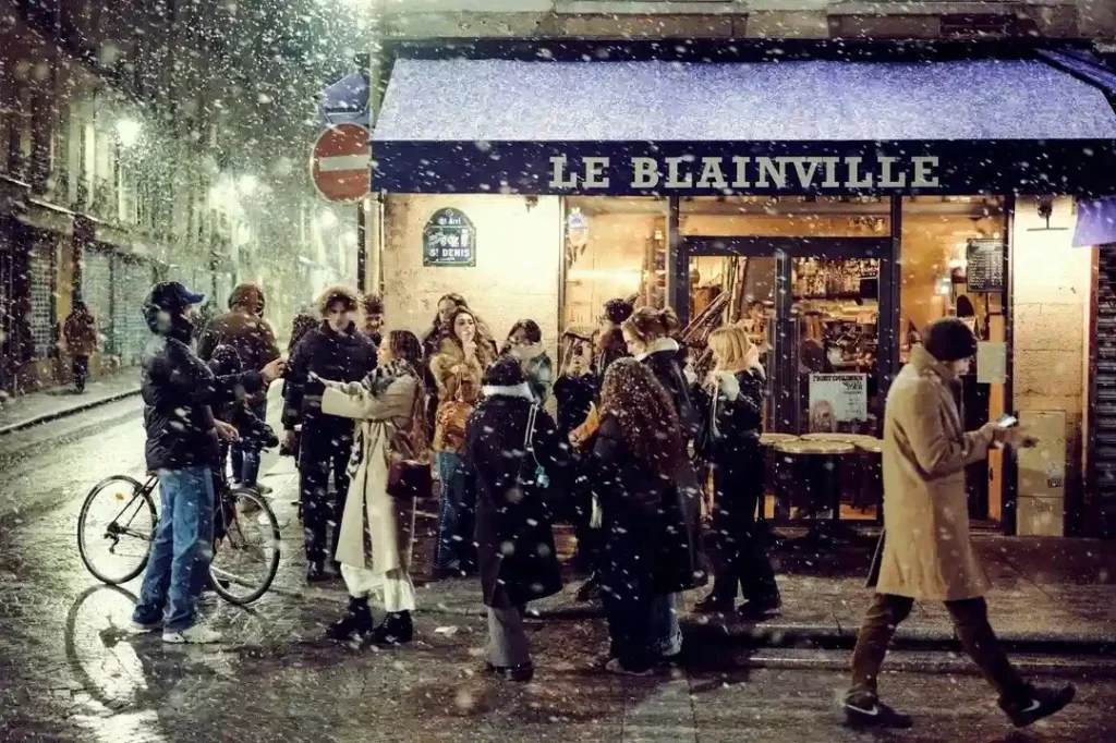 First snow at midnight in Paris