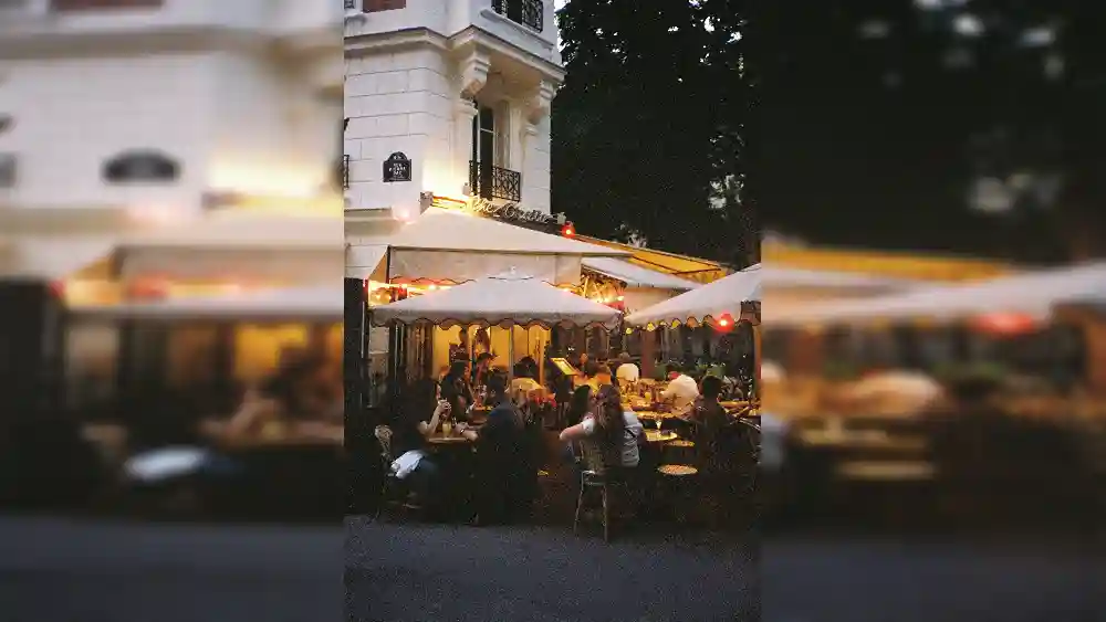 Chez Ginette cafe at night in Paris