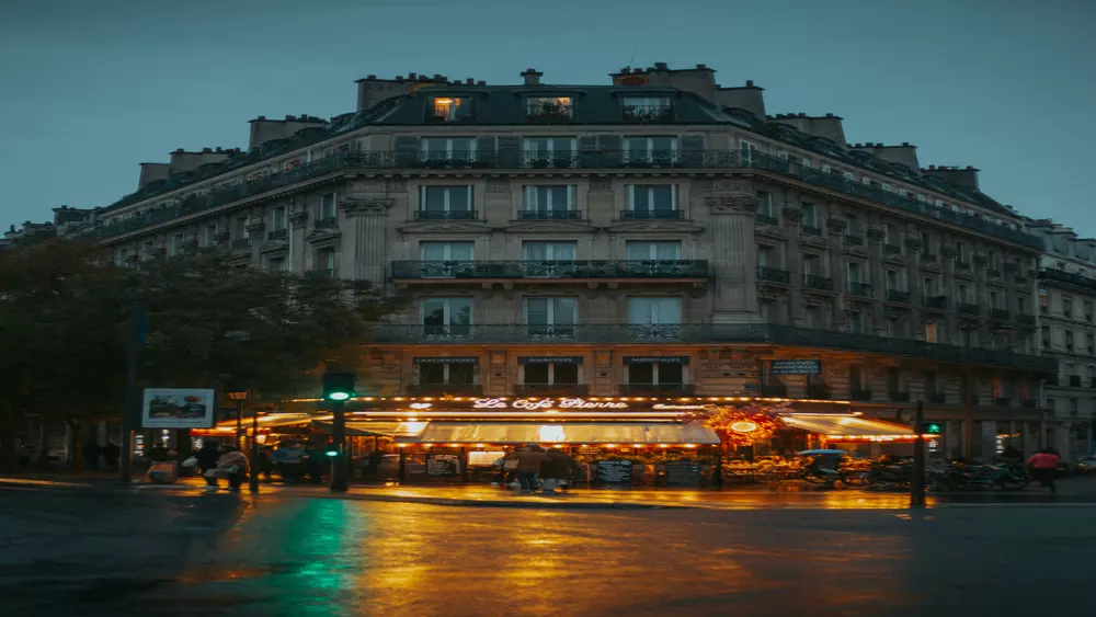 Le Café Pierre at night in Paris
