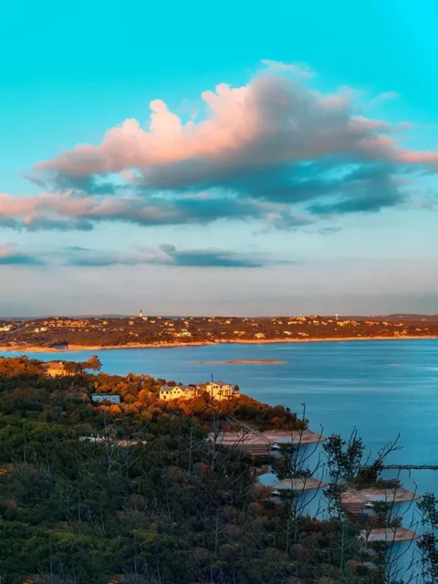 how many natural lakes are in texas
